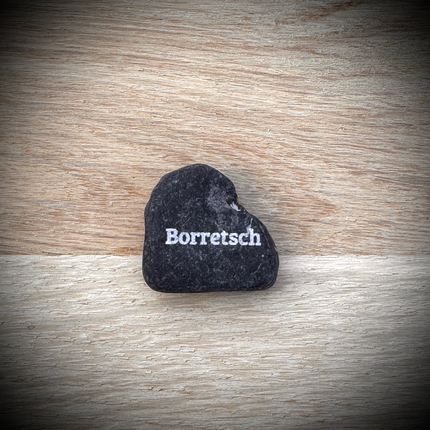PlantPebbles Mini Pebble – kleiner Gravurstein aus Naturkiesel mit Kräutergravur „Borretsch“