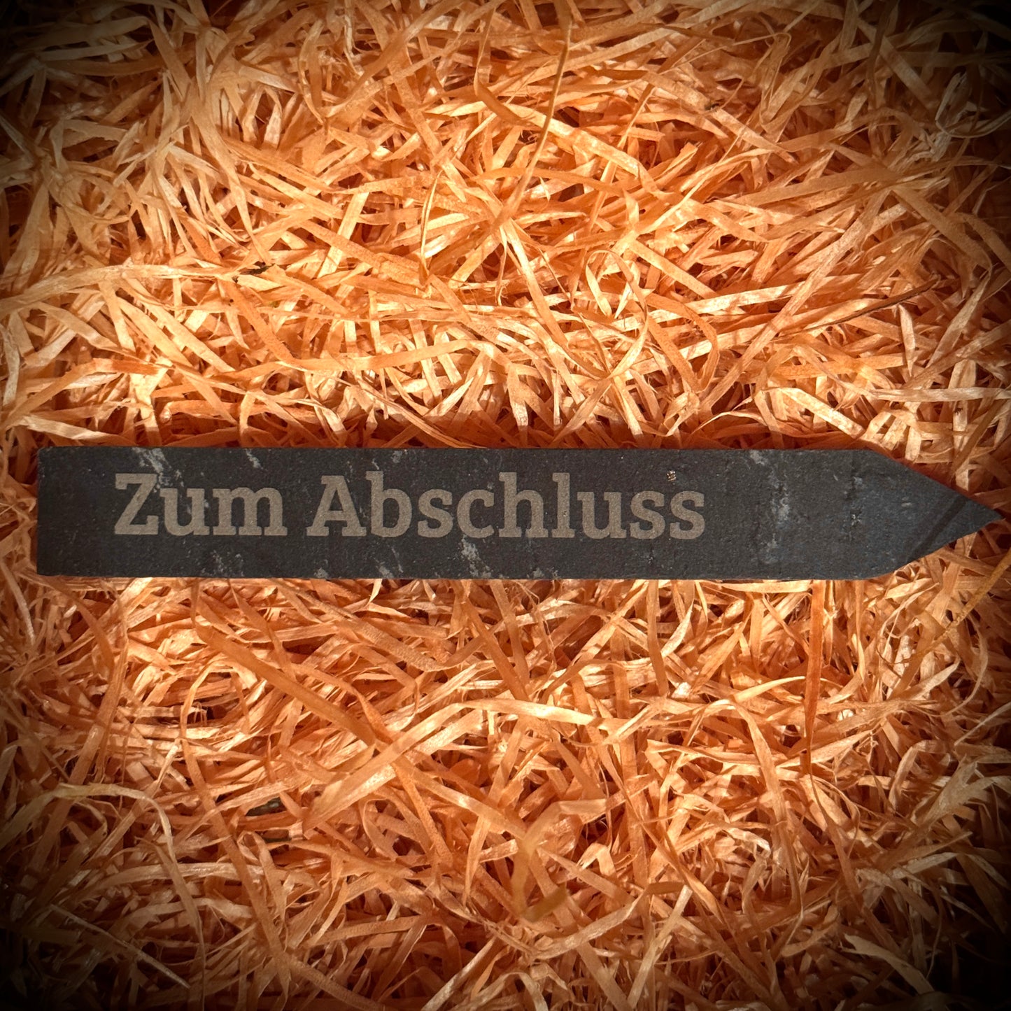 Schieferstecker mit Lasergravur „Zum Abschluss“ als Geschenk für Garten und Blumentopf