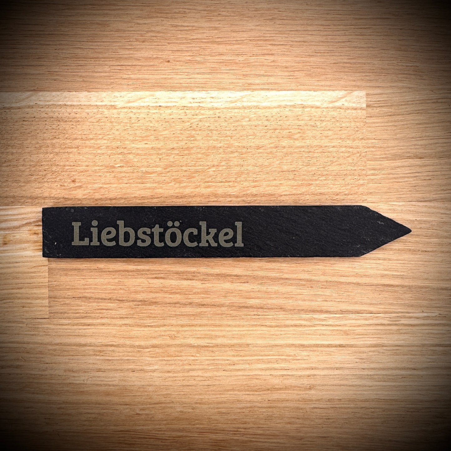 Liebstöckel – Gravur-Pflanzenstecker aus Schiefer (15 × 2 cm)