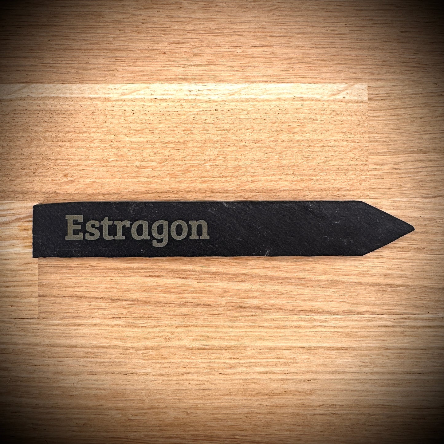 Estragon – Gravur-Pflanzenstecker aus Schiefer (15 × 2 cm)