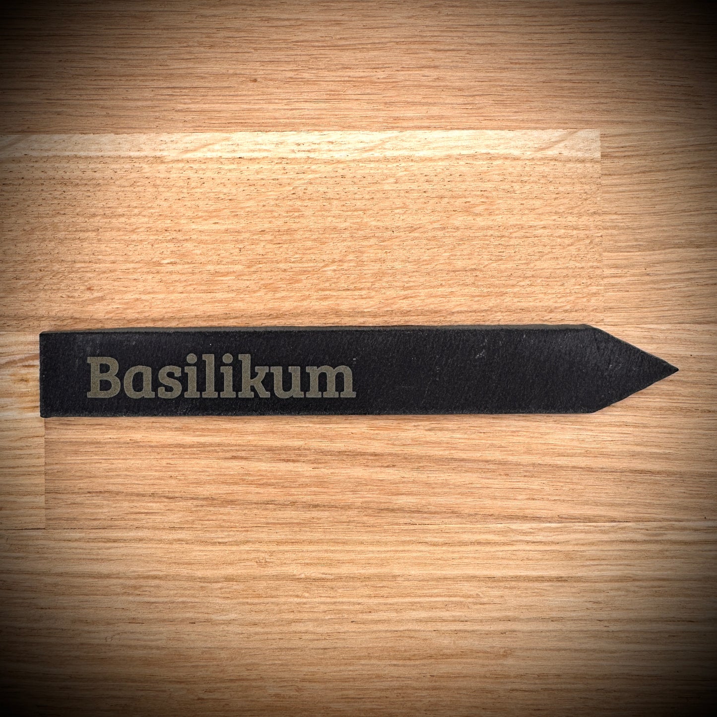 Basilikum – Gravur-Pflanzenstecker aus Schiefer (15 × 2 cm)