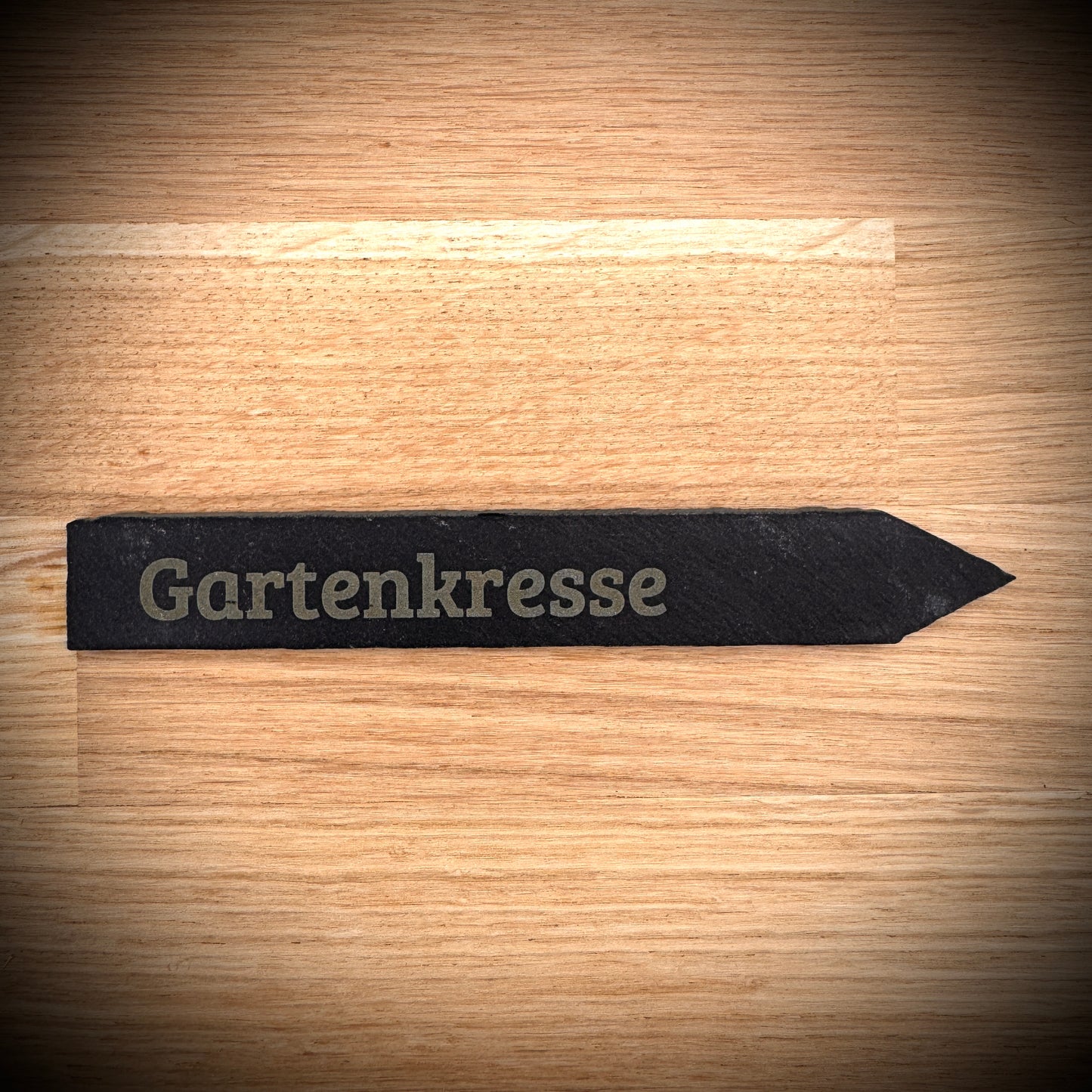 PlantPebbles Einzelstück Schieferstecker mit Lasergravur „Gartenkresse“