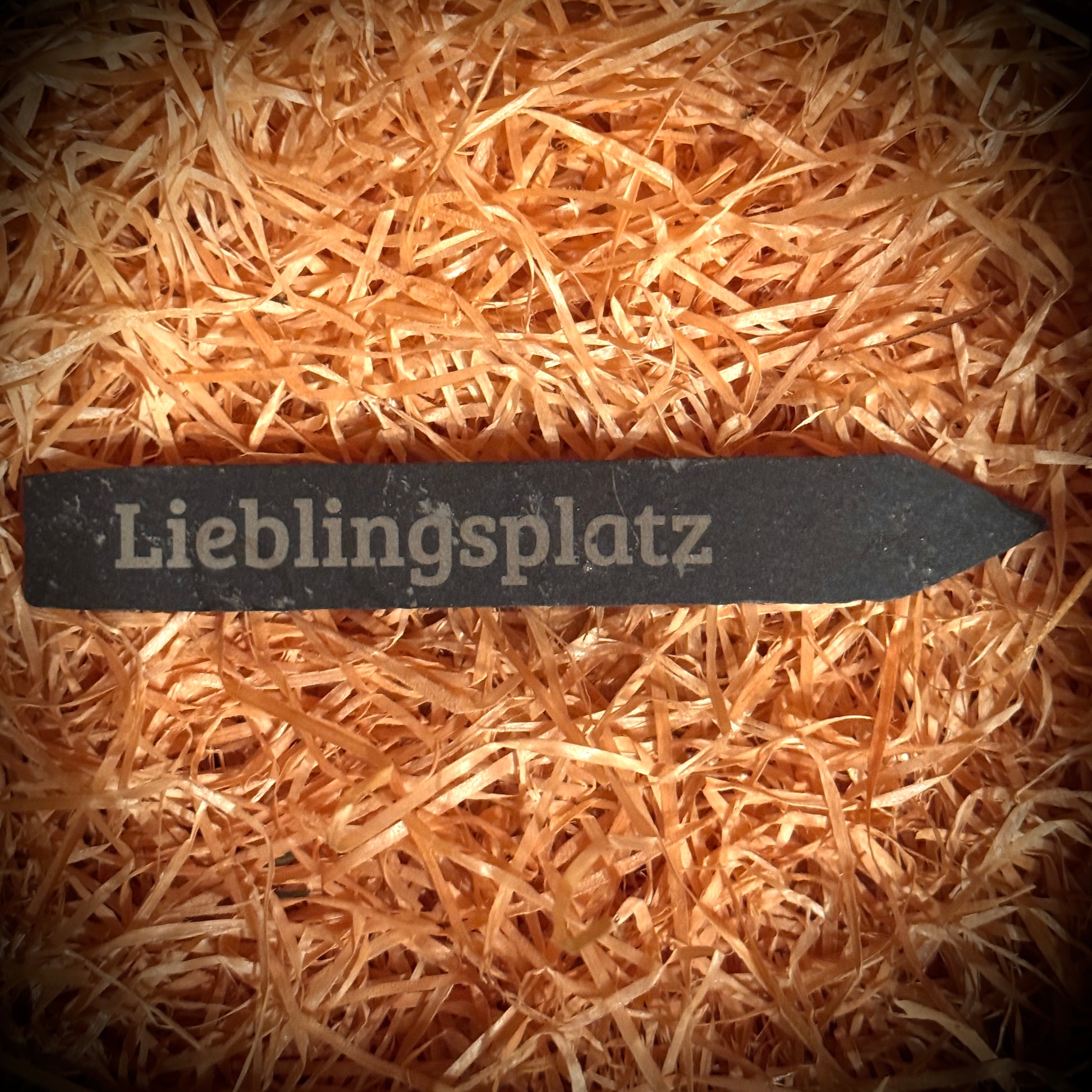 Schieferstecker mit Lasergravur „Lieblingsplatz“ als Geschenk für Garten und Blumentopf