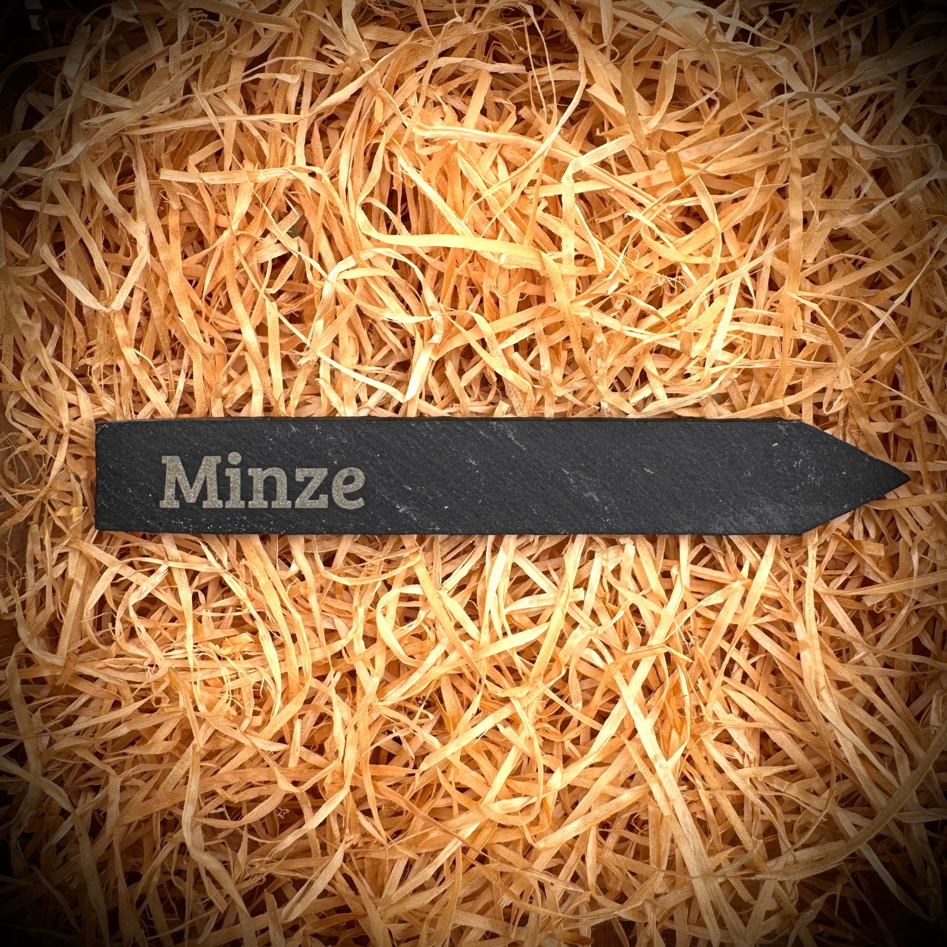 PlantPebbles Einzelstück Schieferstecker mit Lasergravur „Minze“