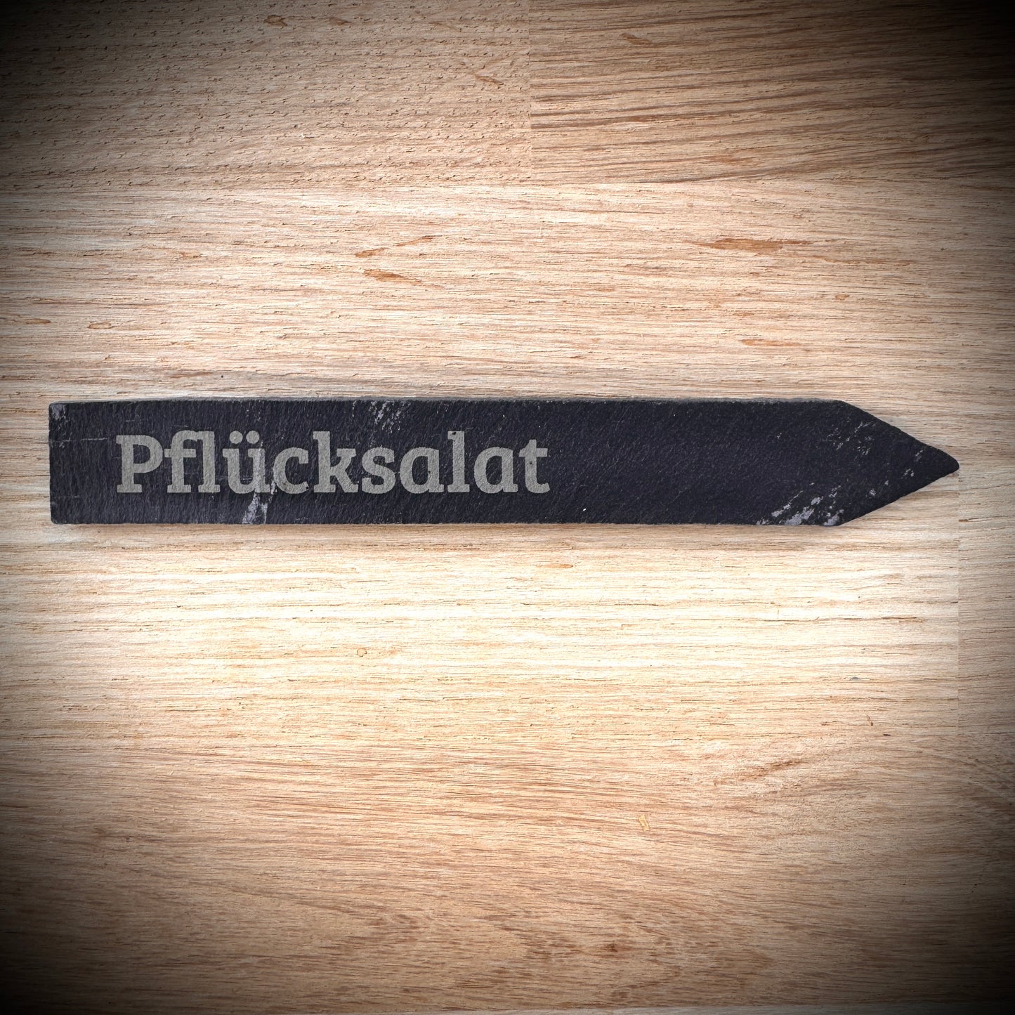 PlantPebbles Einzelstück Schieferstecker mit Lasergravur „Pflücksalat“