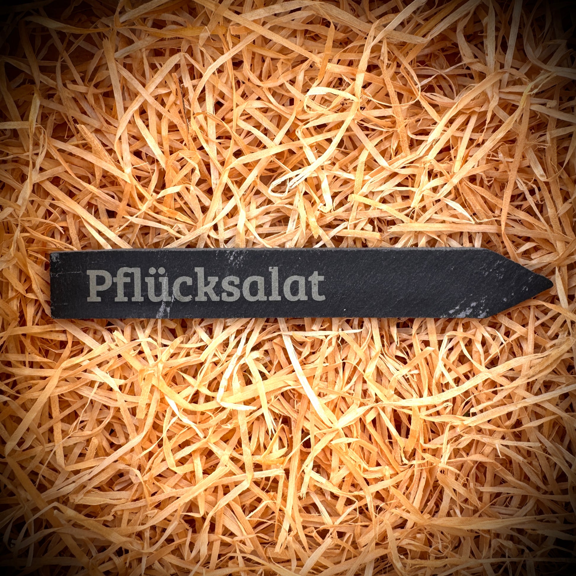 PlantPebbles Einzelstück Schieferstecker mit Lasergravur „Pflücksalat“
