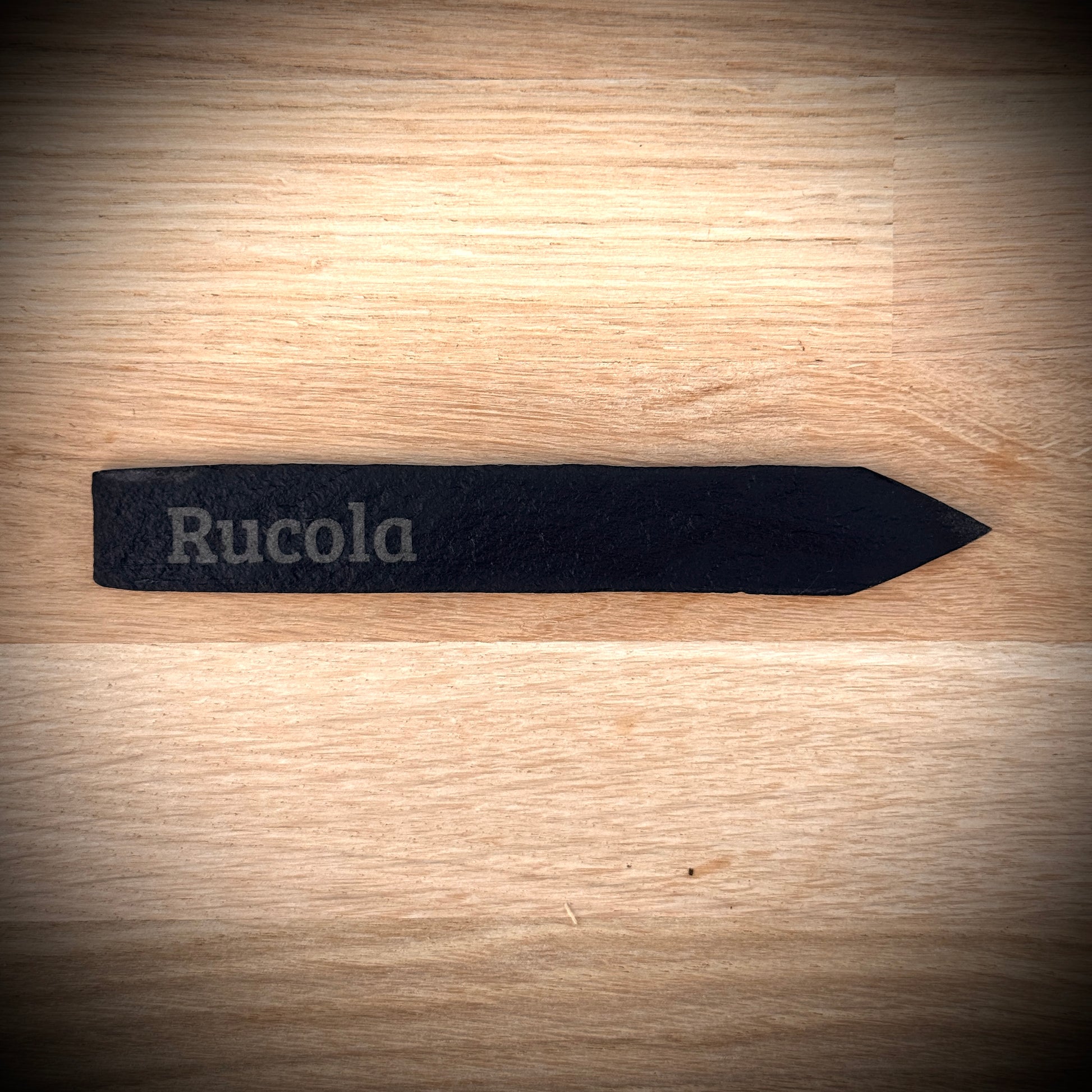 PlantPebbles Einzelstück Schieferstecker mit Lasergravur „Rucola“
