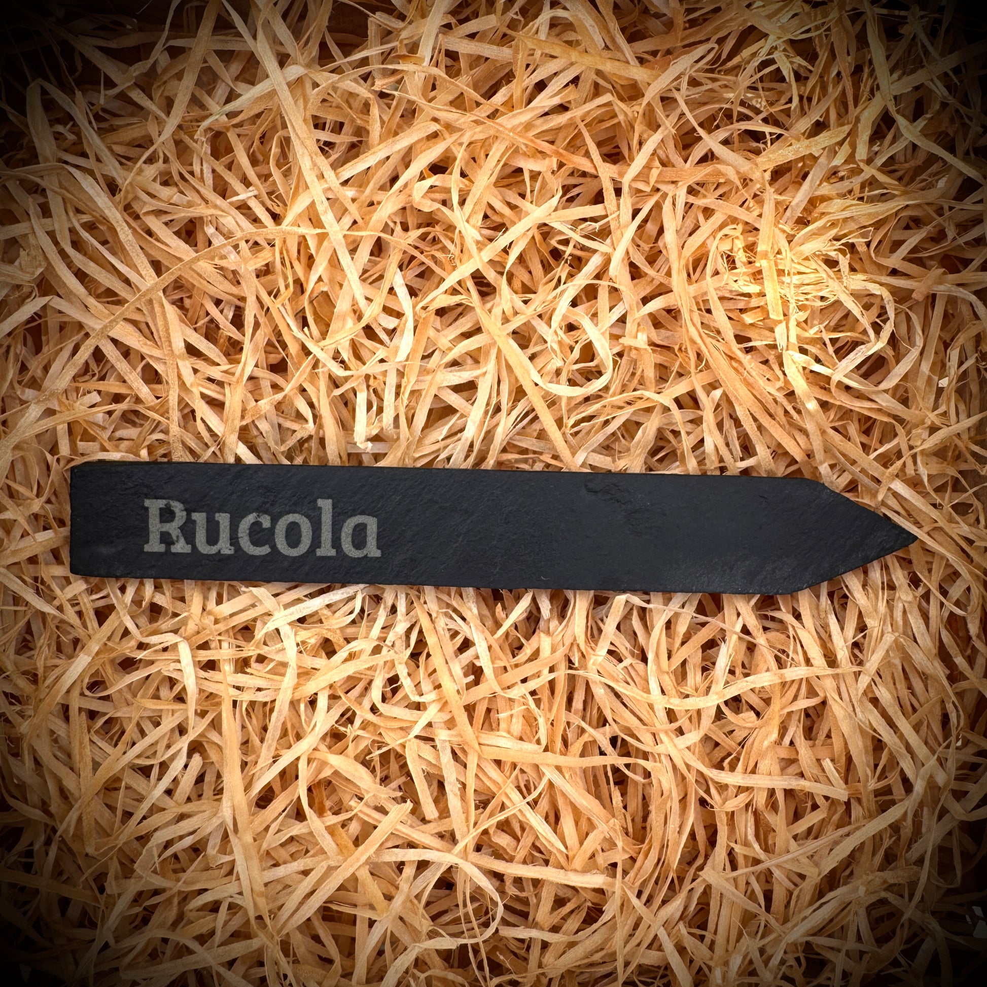 PlantPebbles Einzelstück Schieferstecker mit Lasergravur „Rucola“