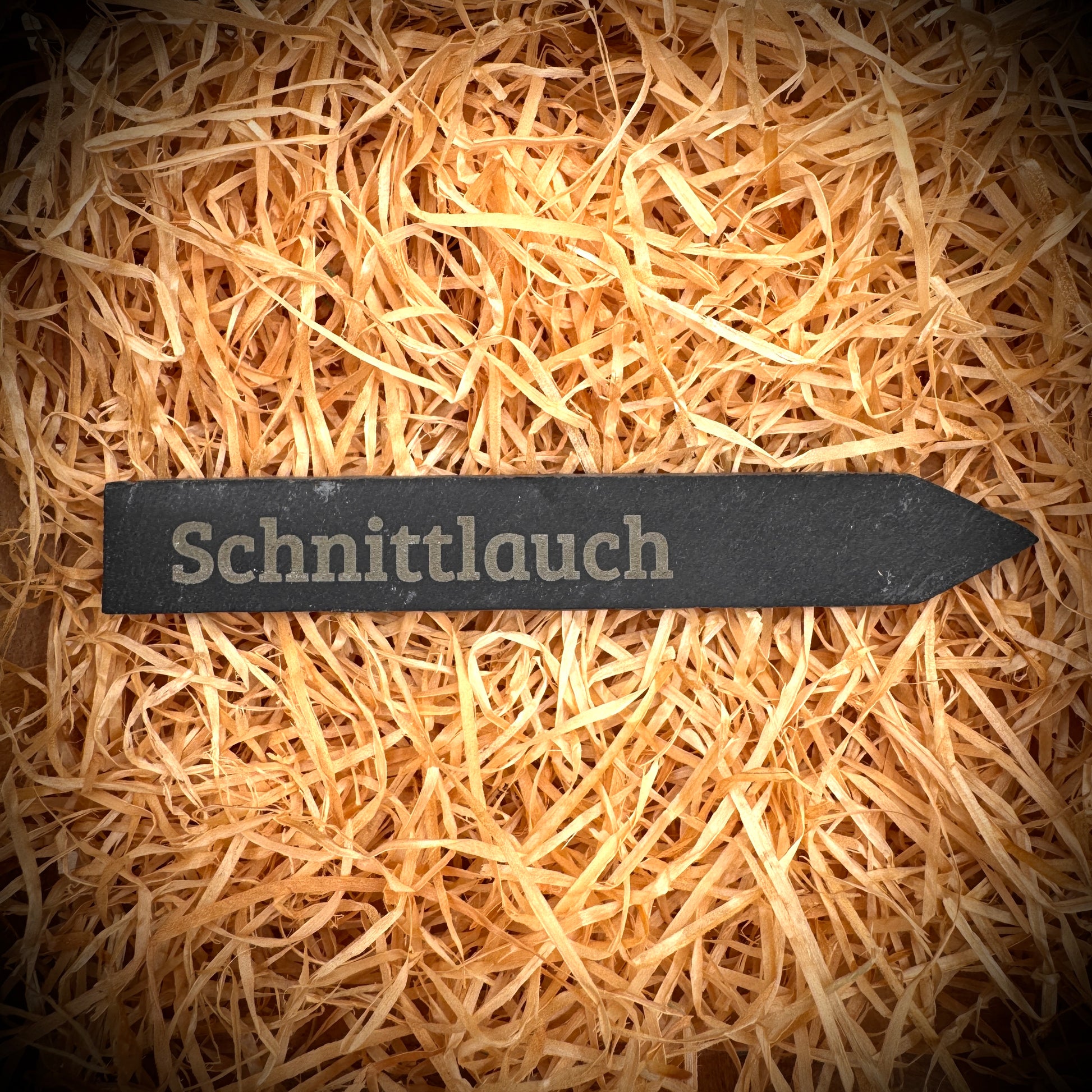 PlantPebbles Einzelstück Schieferstecker mit Lasergravur „Schnittlauch“