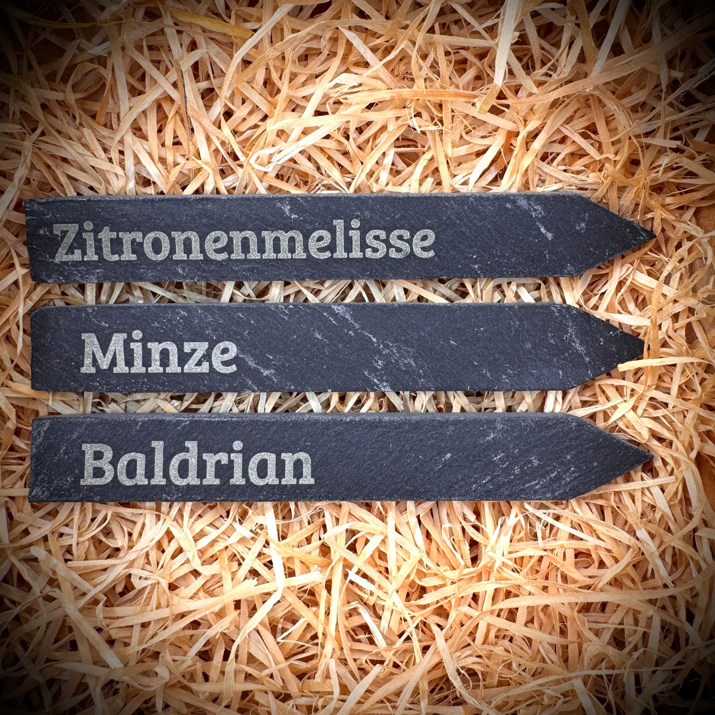 PlantPebbles Teekräuter 3er-Set Schieferstecker mit Kräutergravur: Zitronenmelisse, Minze und Baldrian
