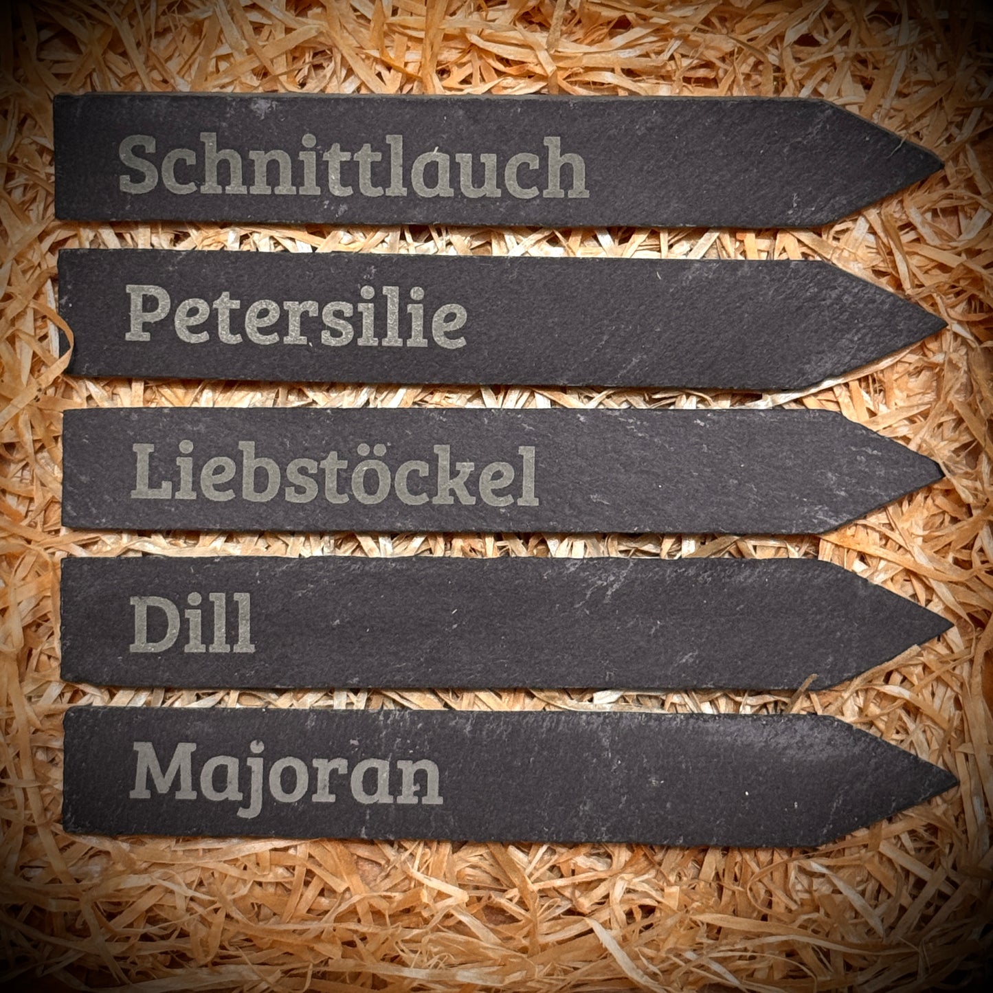 PlantPebbles Schieferstecker 5er-Set mit Kräutergravur: Schnittlauch, Petersilie, Liebstöckel, Dill und Majoran