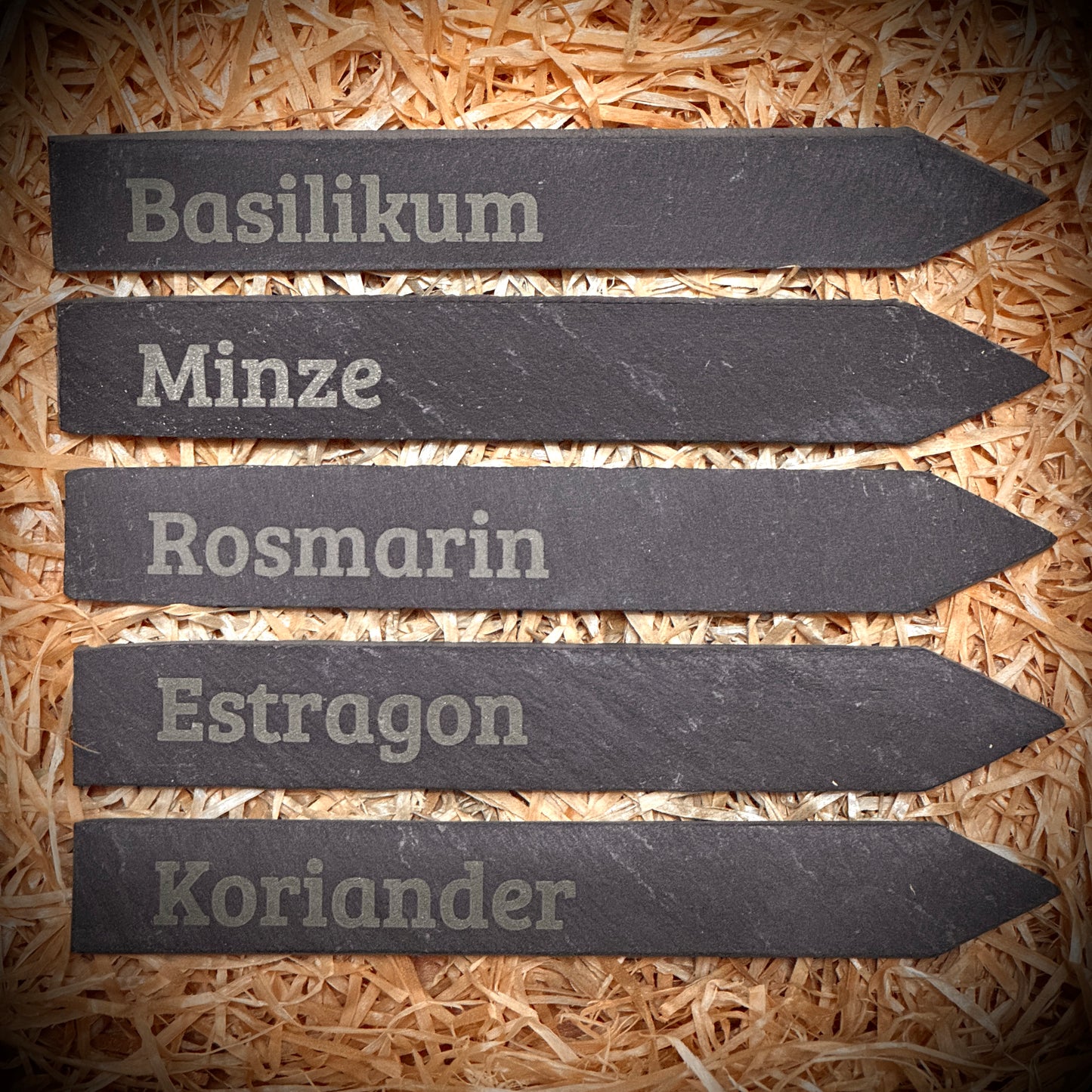 PlantPebbles Kräuterschatz 5er-Set Schieferstecker mit Kräutergravur: Basilikum, Minze, Rosmarin, Estragon und Koriander