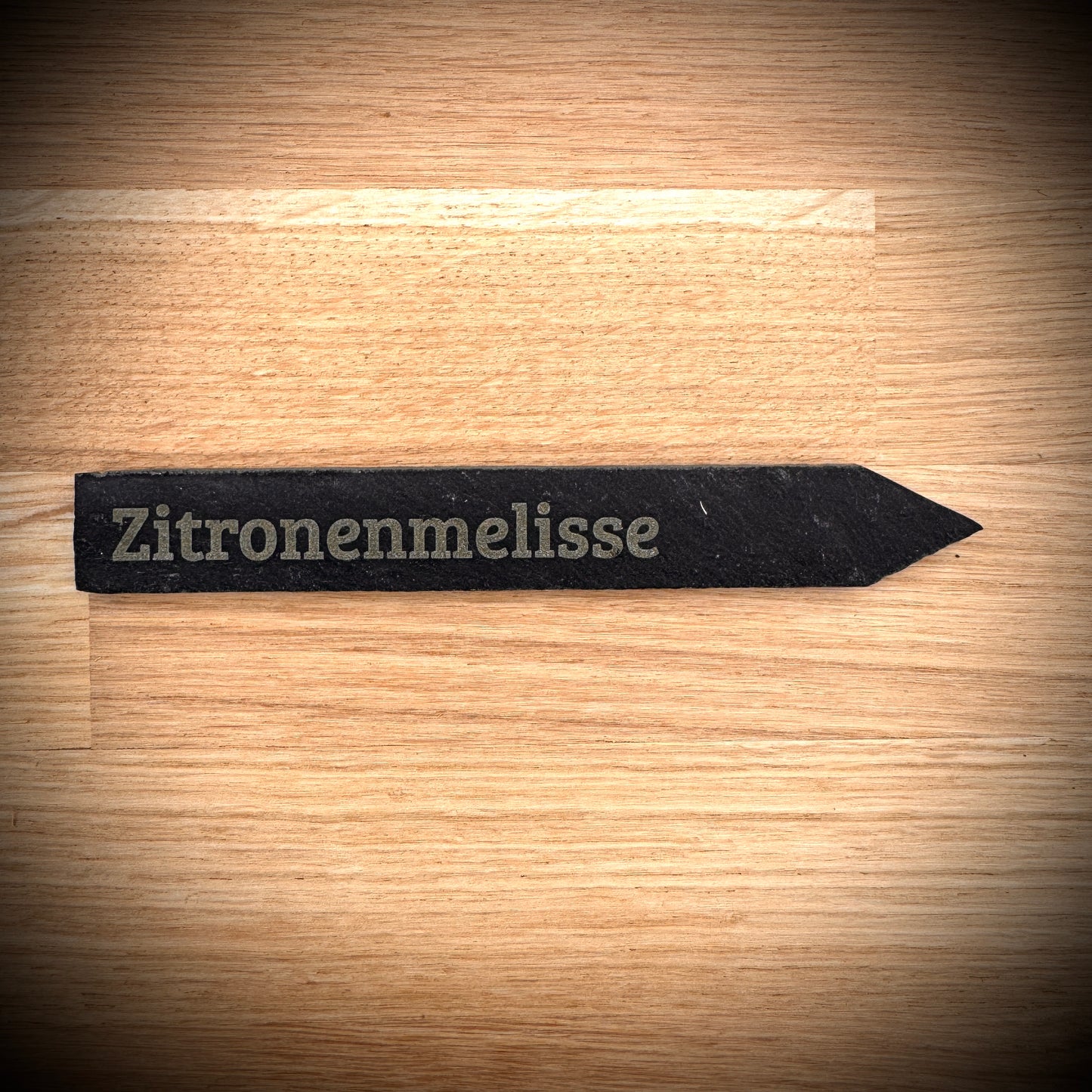 PlantPebbles Einzelstück Schieferstecker mit Lasergravur „Zitronenmelisse“