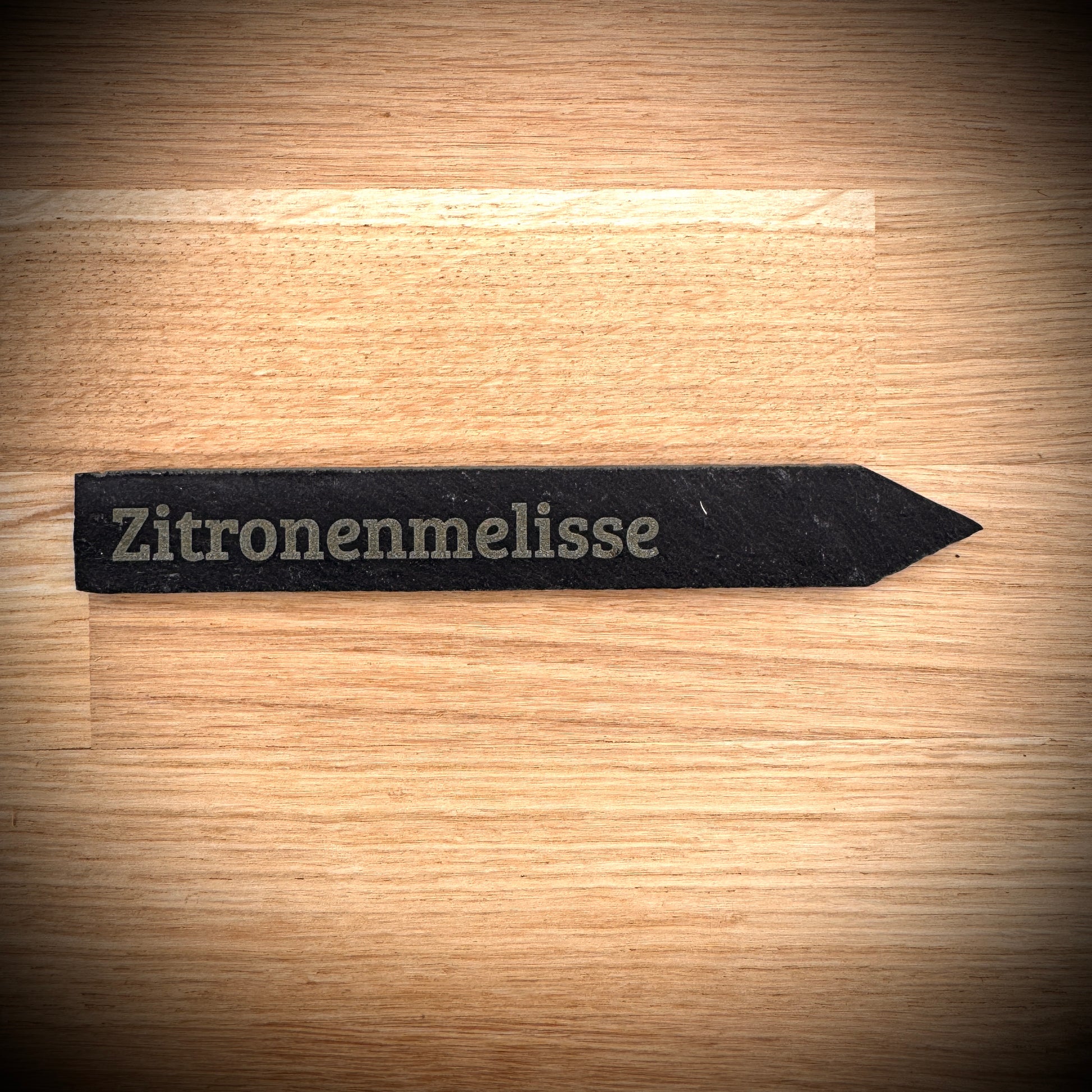 PlantPebbles Einzelstück Schieferstecker mit Lasergravur „Zitronenmelisse“